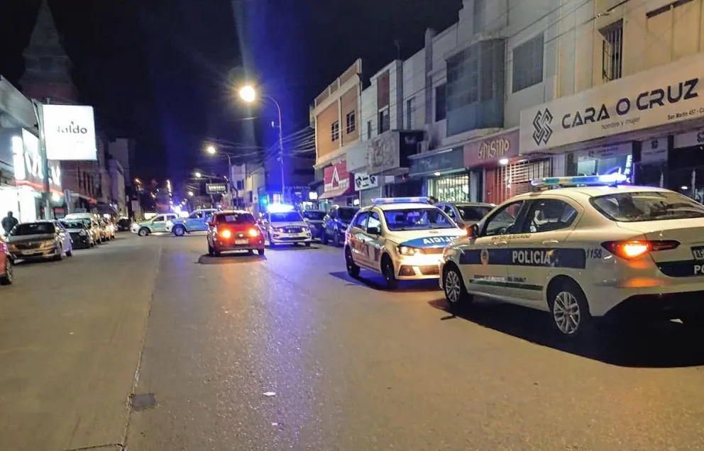 Boqueteros ingresaron a una joyería céntrica pero se activó el sistema de alarma y escaparon