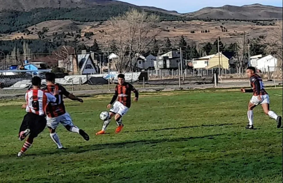 Victoria de Independiente de Trelew, en Esquel