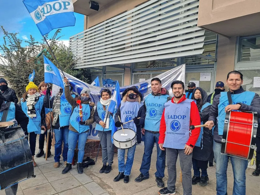 Docentes privados paran hoy y se movilizan al Ministerio de Educación