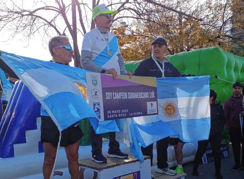 Con 75 años Lirio Castillo sigue corriendo, un ejemplo en el atletismo