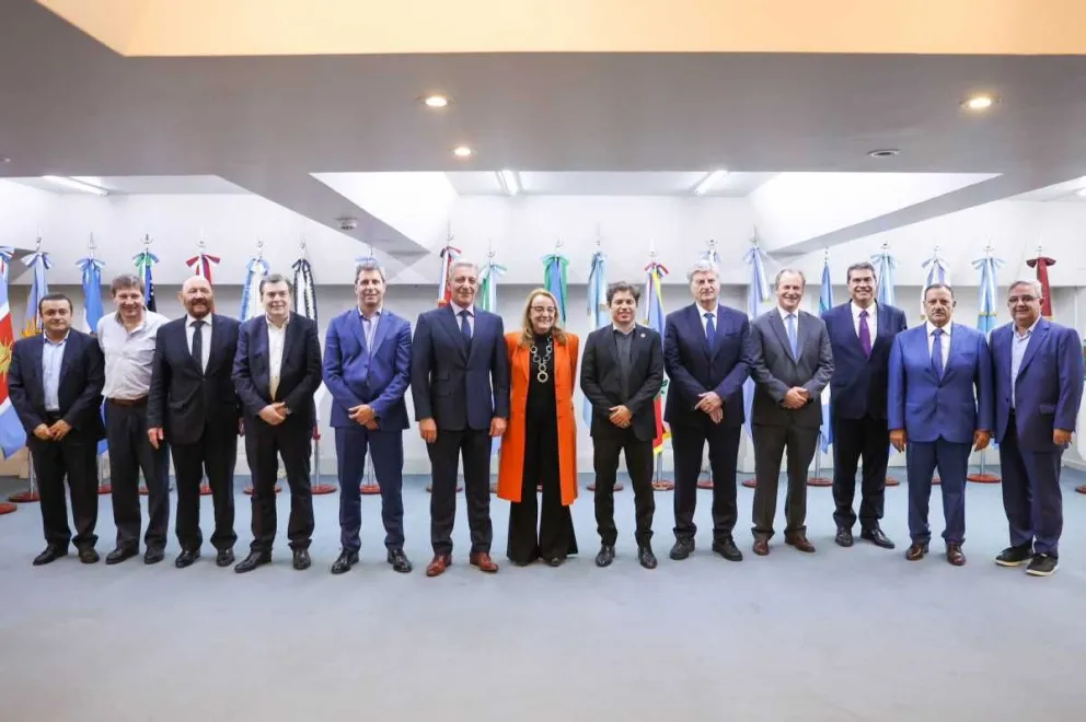 Los gobernadores peronistas insisten en una fórmula única para "encolumnarse"