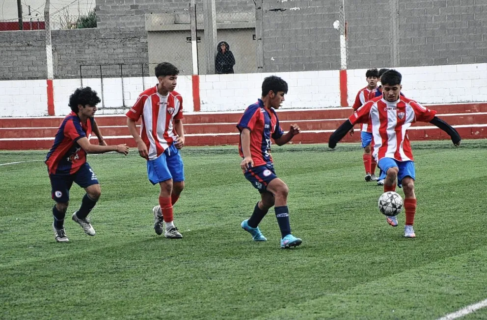 Asoman los cruces en el fútbol formativo