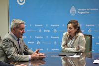 Arcioni repasó obras con la secretaria de Energía de la Nación, Flavia Royón