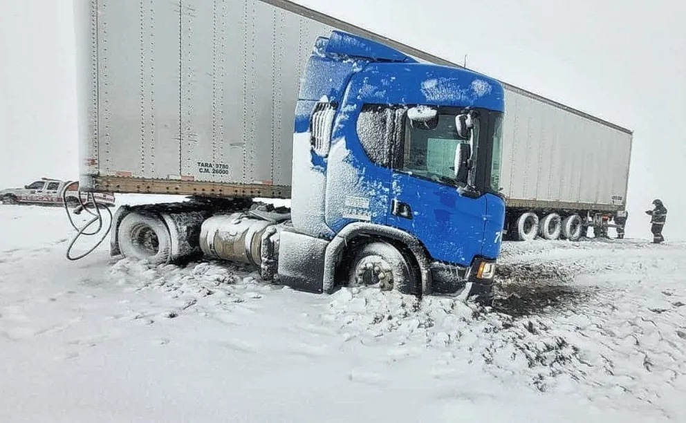 Por la tormenta de nieve hubo varios  despistes sobre un tramo de la Ruta 3