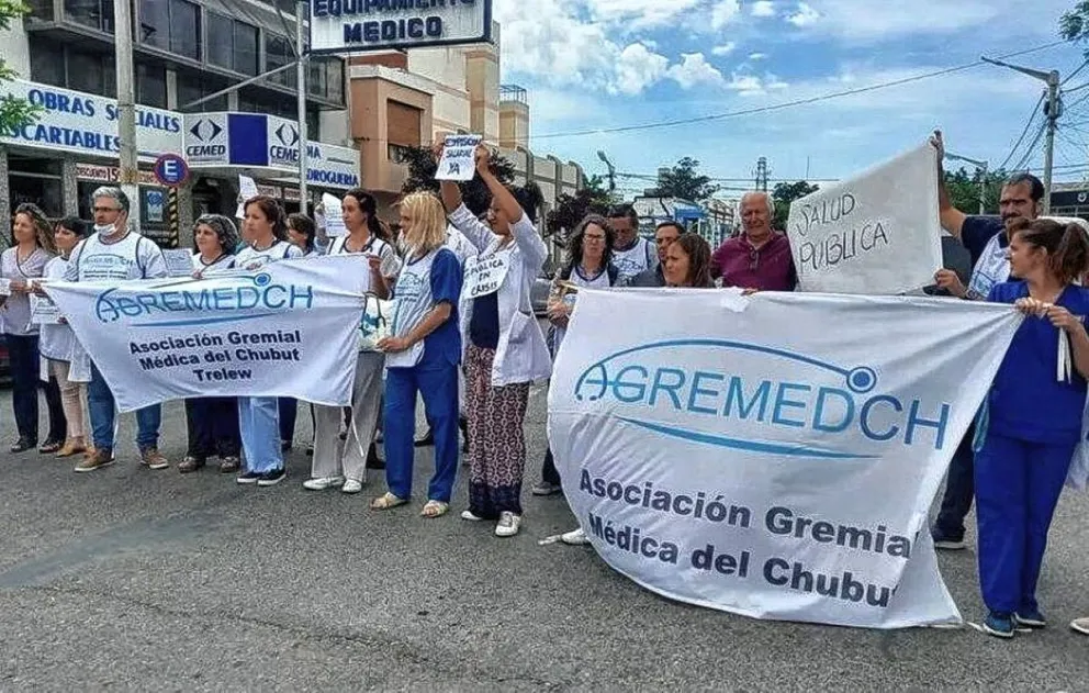 “Si el martes no hay solución concreta iremos al paro” expresó el sector médico