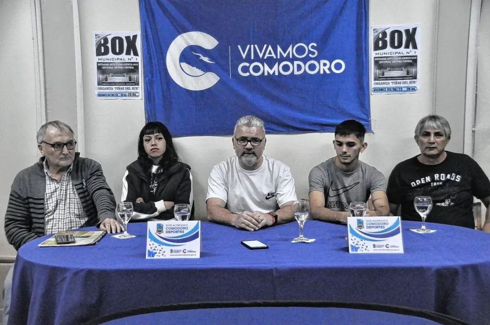 Las promesas del boxeo amateur combaten en el gimnasio Nº 1