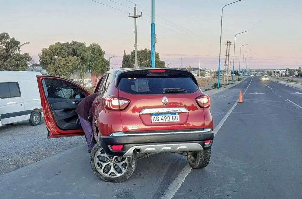 Conductora golpeada en violento choque en acceso norte de Trelew