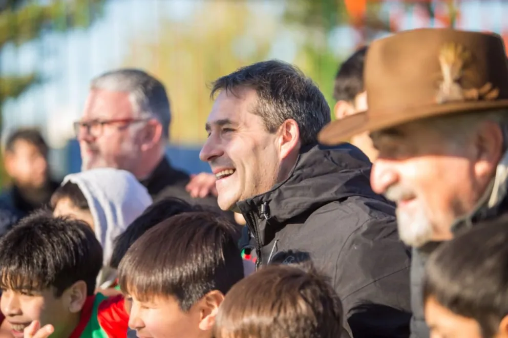 Luque reinauguró el playón y firmó el mejoramiento de la plaza Pueyrredón