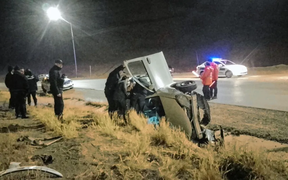 Perdió el control y volcó en la zona del mirador