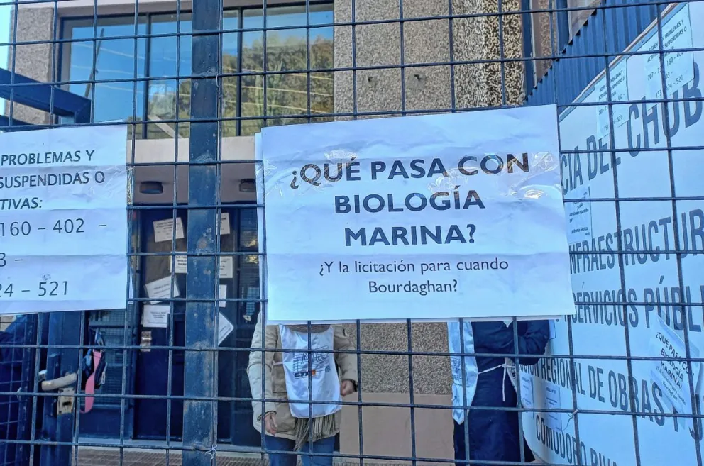 Madres del Colegio Biología Marina  reclaman por las demoras en la licitación