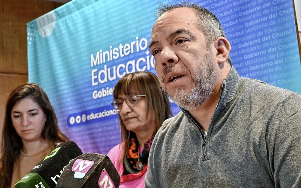 Grazzini calificó como “político” el paro docente  de Atech: “siempre son los mismos” afirmó