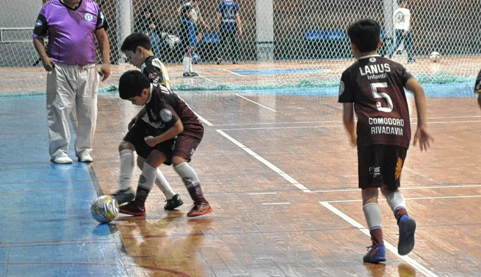 Lanús accedió a semifinales en C-11 y C-17