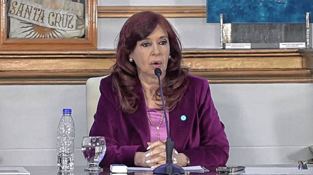 Cristina Kirchner apuntó a quienes "desde el propio espacio político amenazan con el ir al partido judicial"