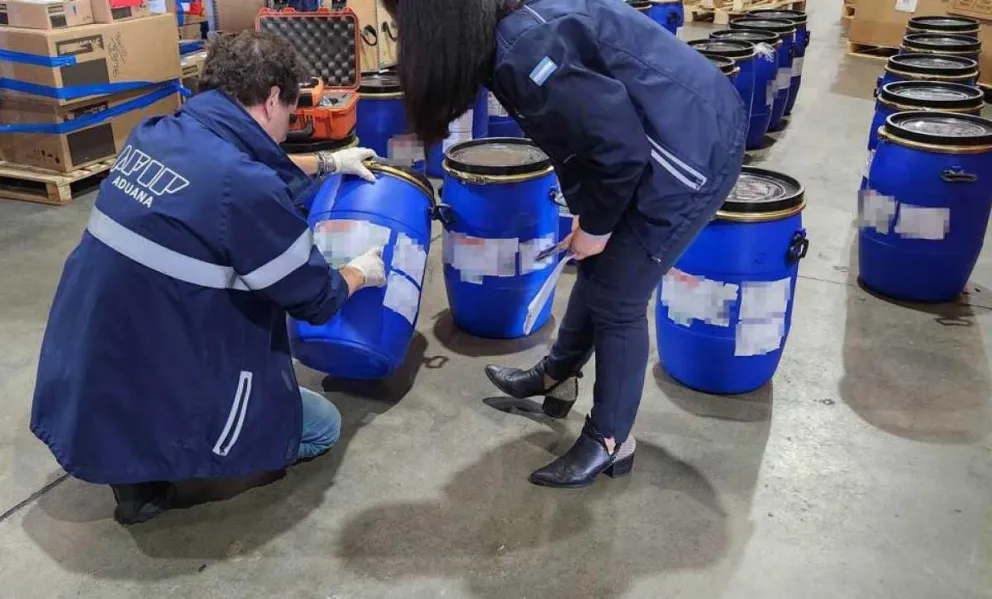 Unos 600 kilos de pseudoefedrina que iban desde Suiza hacia Paraguay fueron incautados en Ezeiza