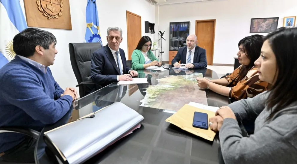 Arcioni se reunió con jefes comunales para hacer un repaso de obras y proyectos