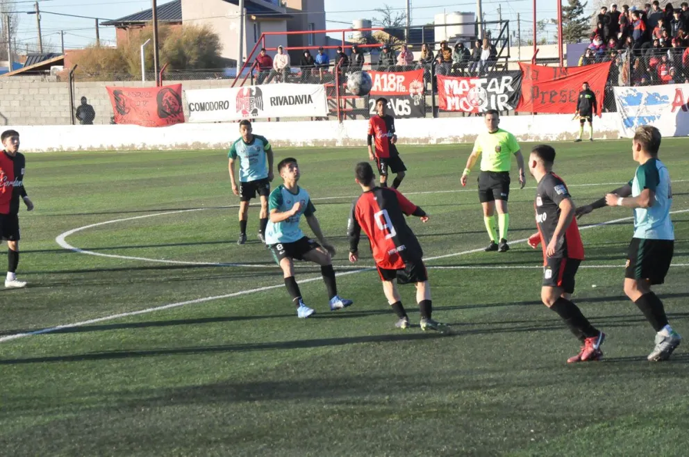 Fútbol Categoría "A":  Portugués continúa subiendo