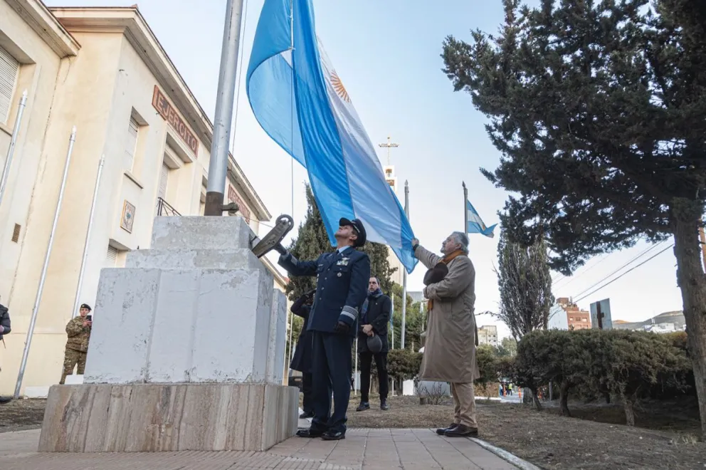 Comodoro homenajeó a Belgrano en el Día de la Bandera