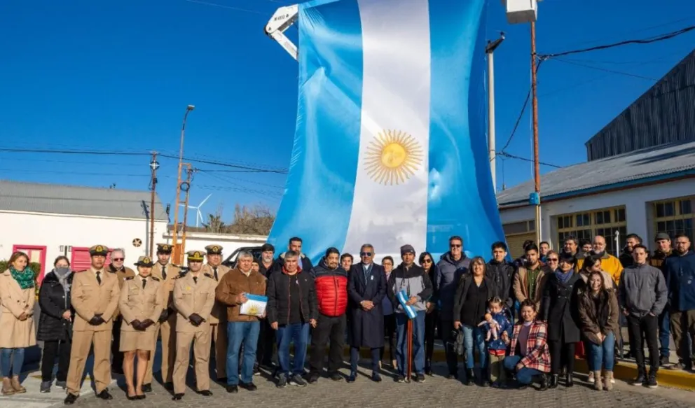 Soloaga: “Esta Bandera nunca debe estar en el mástil de los cobardes y traidores ni de los que reprimen al pueblo”