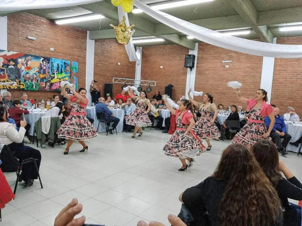 La colectividad chilena coronó su nueva reina y embajadora cultural
