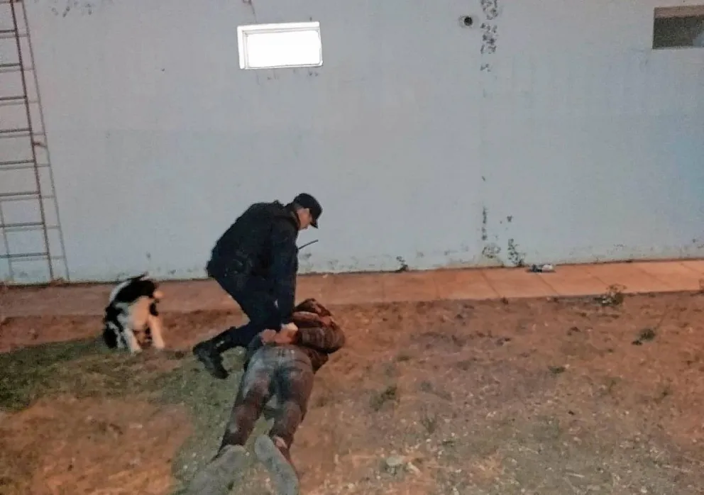 Rompió ventanal del Mini Hospital de Laprida, se cortó en las manos y terminó preso