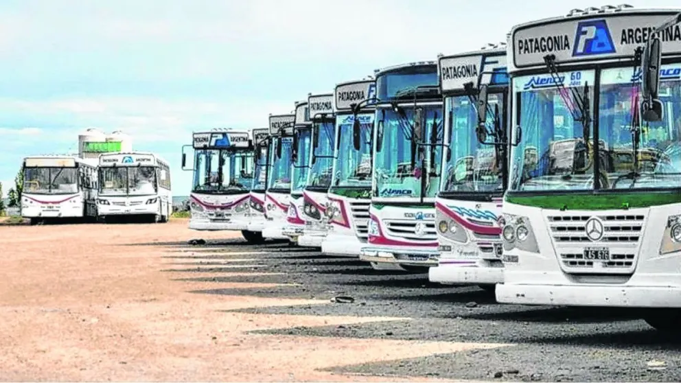 Sin colectivos: los choferes se movilizan esta mañana con cortes de calles y ruta