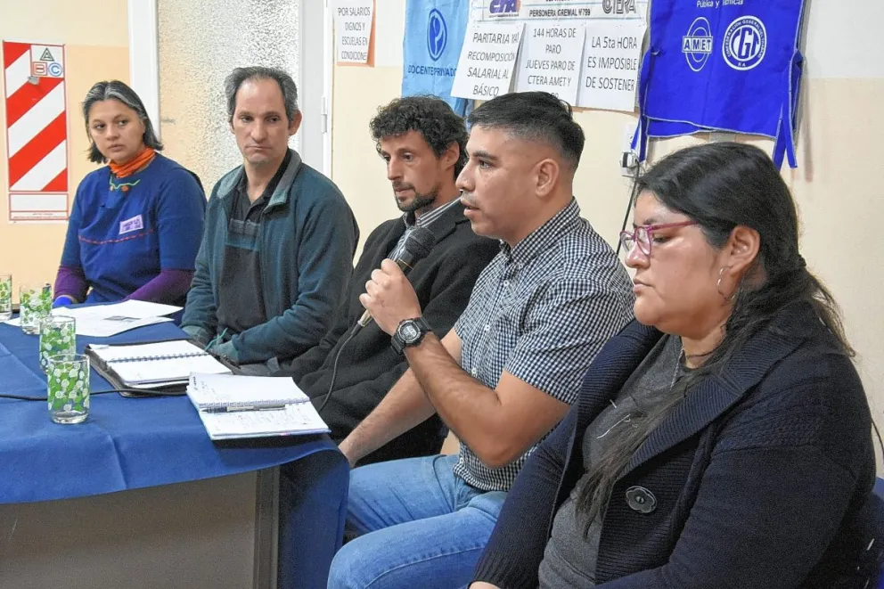 Referentes de gremios docentes desmienten los datos oficializados por el Ministerio de Educación 