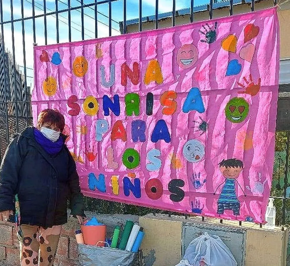 Buscan donaciones de lana para tejer gorros y bufandas