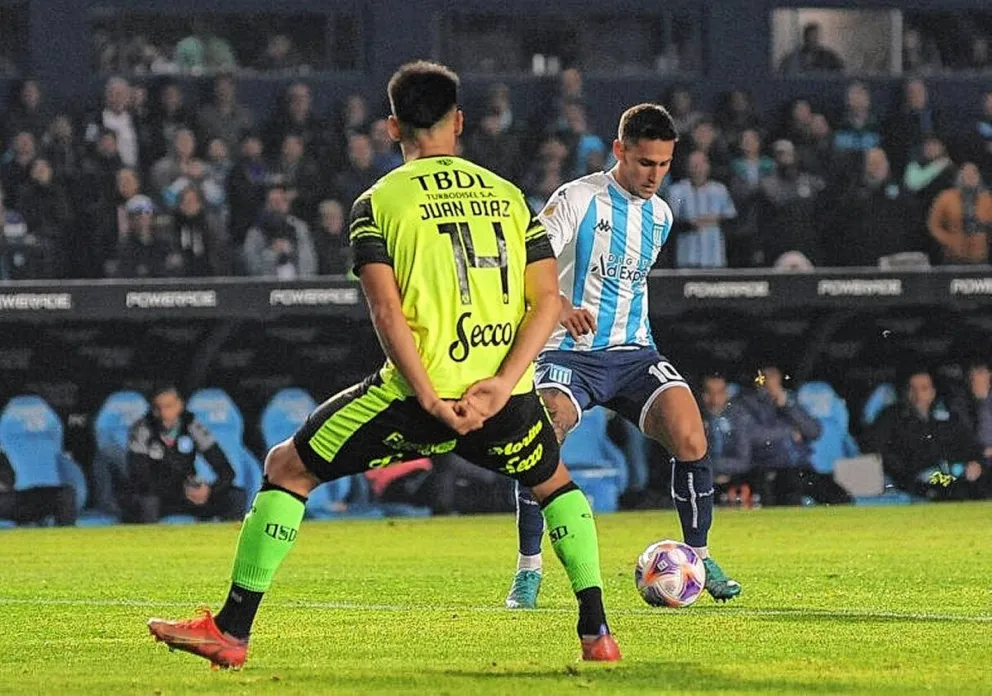 Racing se durmió sobre el final y empató ante Barracas Central en Avellaneda