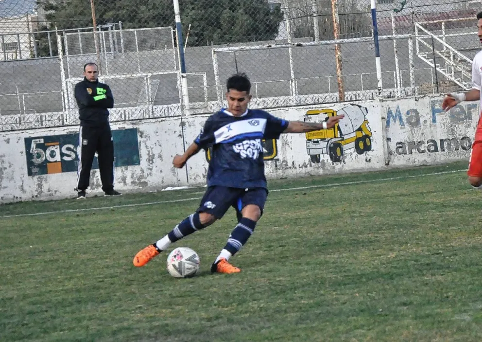 Newbery adelanta ante Ameghino, en cancha de Roca