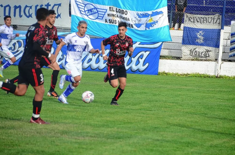 Newbery visita al CAFA, en cancha de Roca