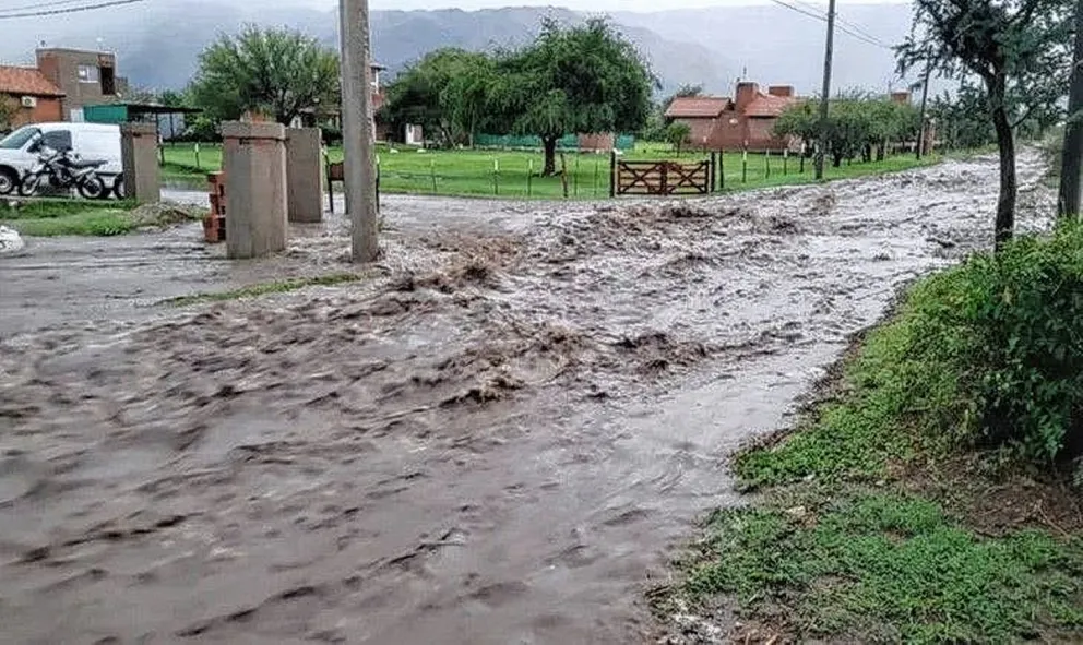 Neuquén bajo agua con restricciones en el abastecimiento de gas envasado